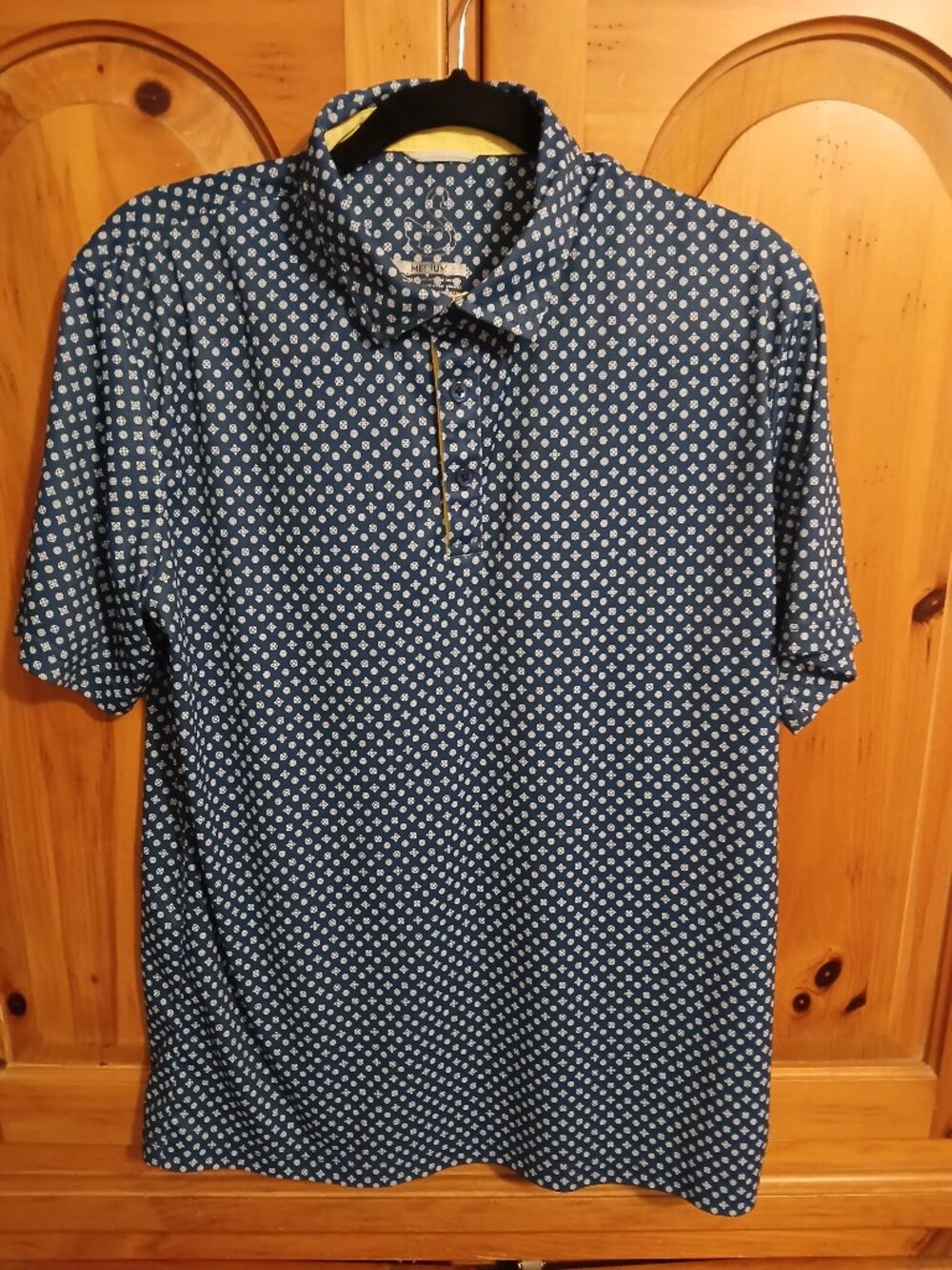 SWANNIES Polo Shirt Men's Medium Blue/White Print Stretch Light Performance EUC